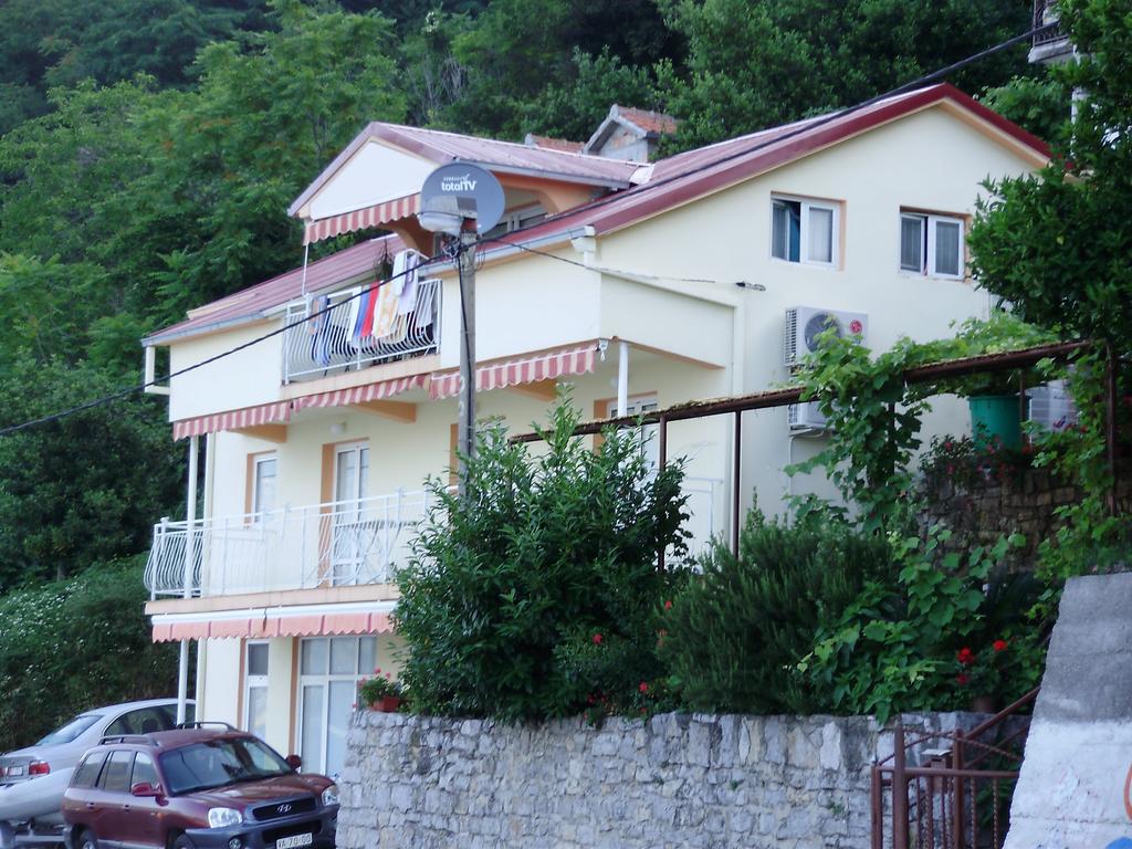 Apartments Olga Tivat Exterior photo